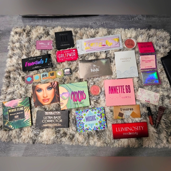 Makeup bundle - Picture 1 of 1